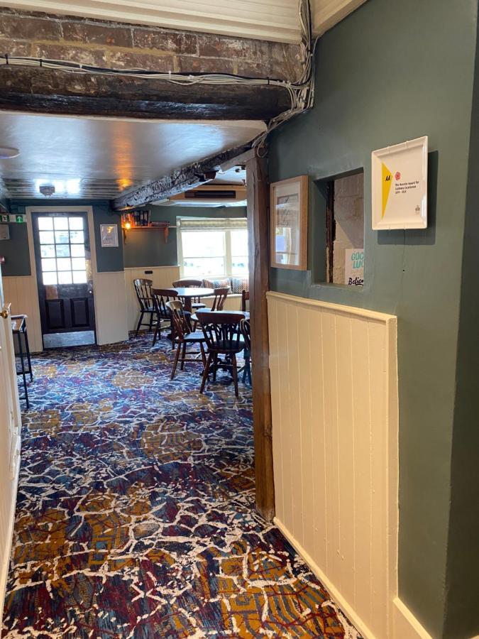 The Red Lion 4*