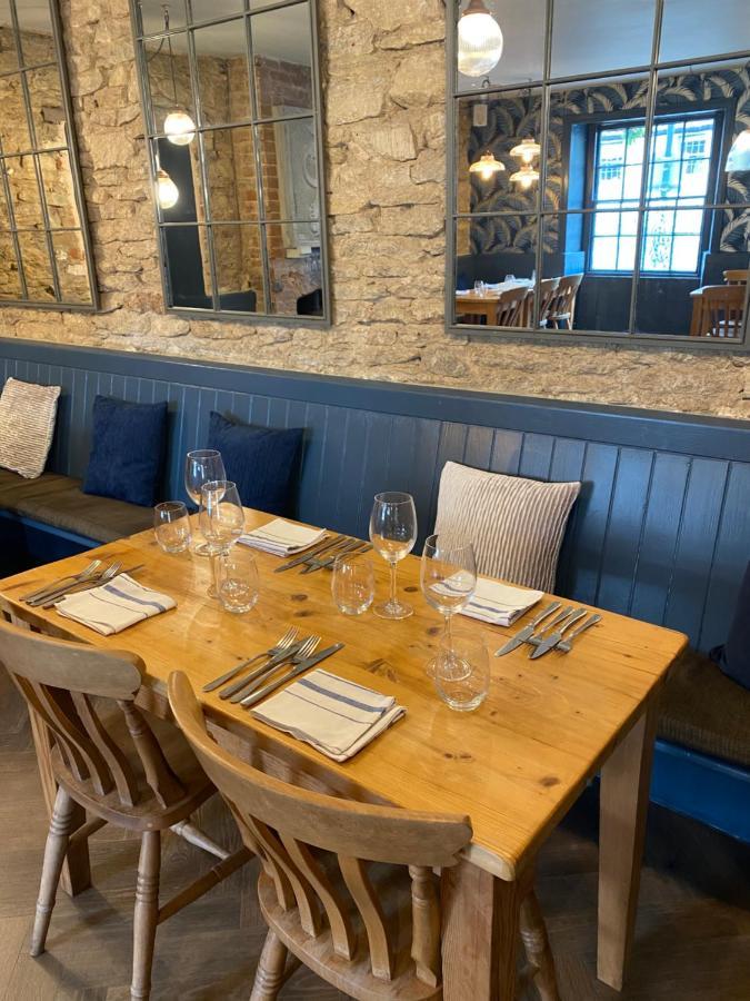 The Red Lion 4*